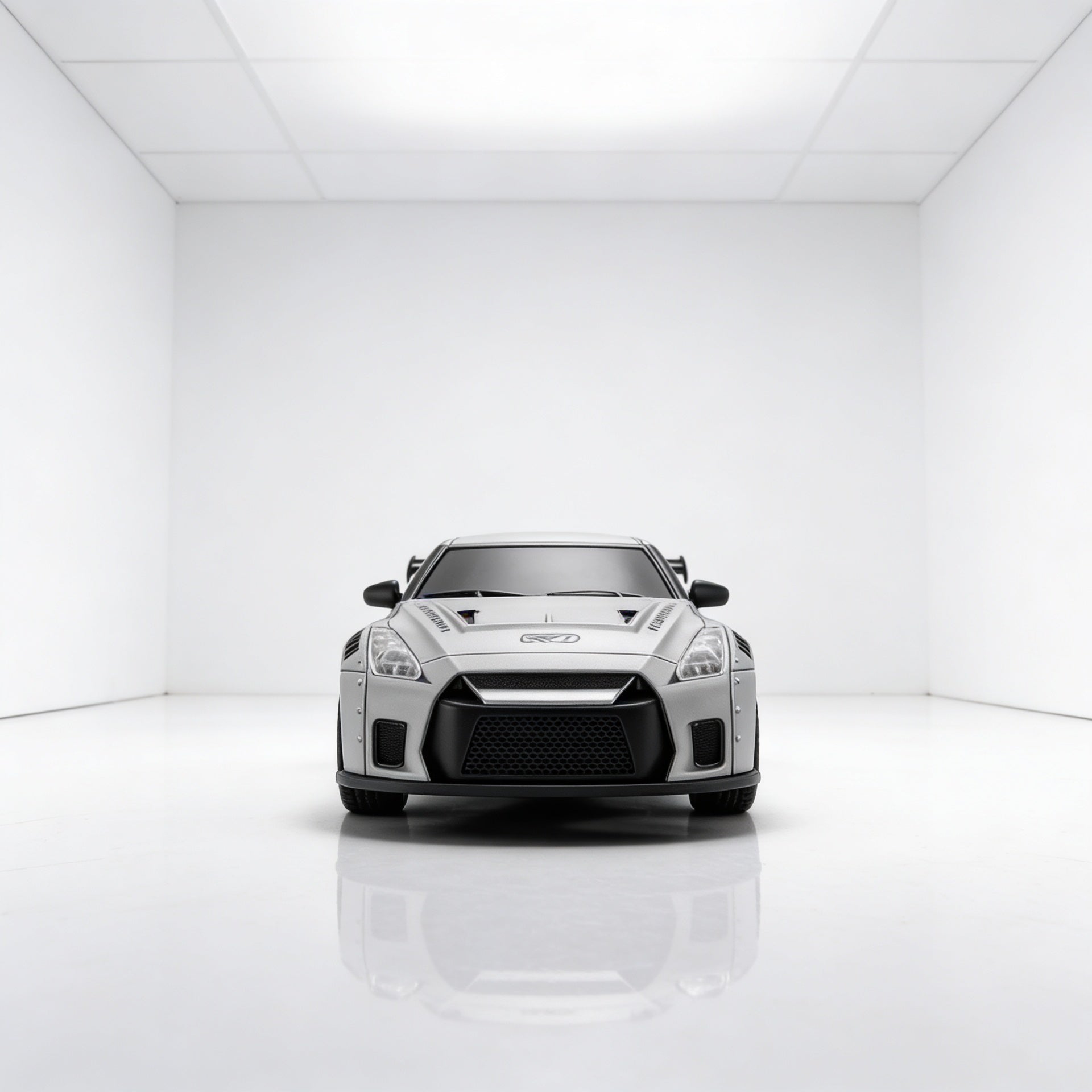 Voiture RC drift GTR 1/24 en action sur sol lisse
