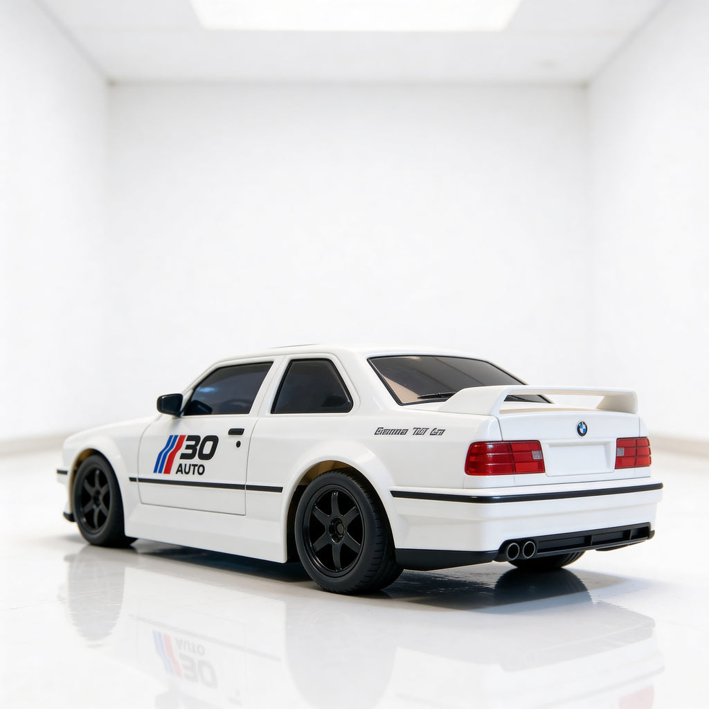 BMW E30 M3 RC drift 1/24 vue de profil