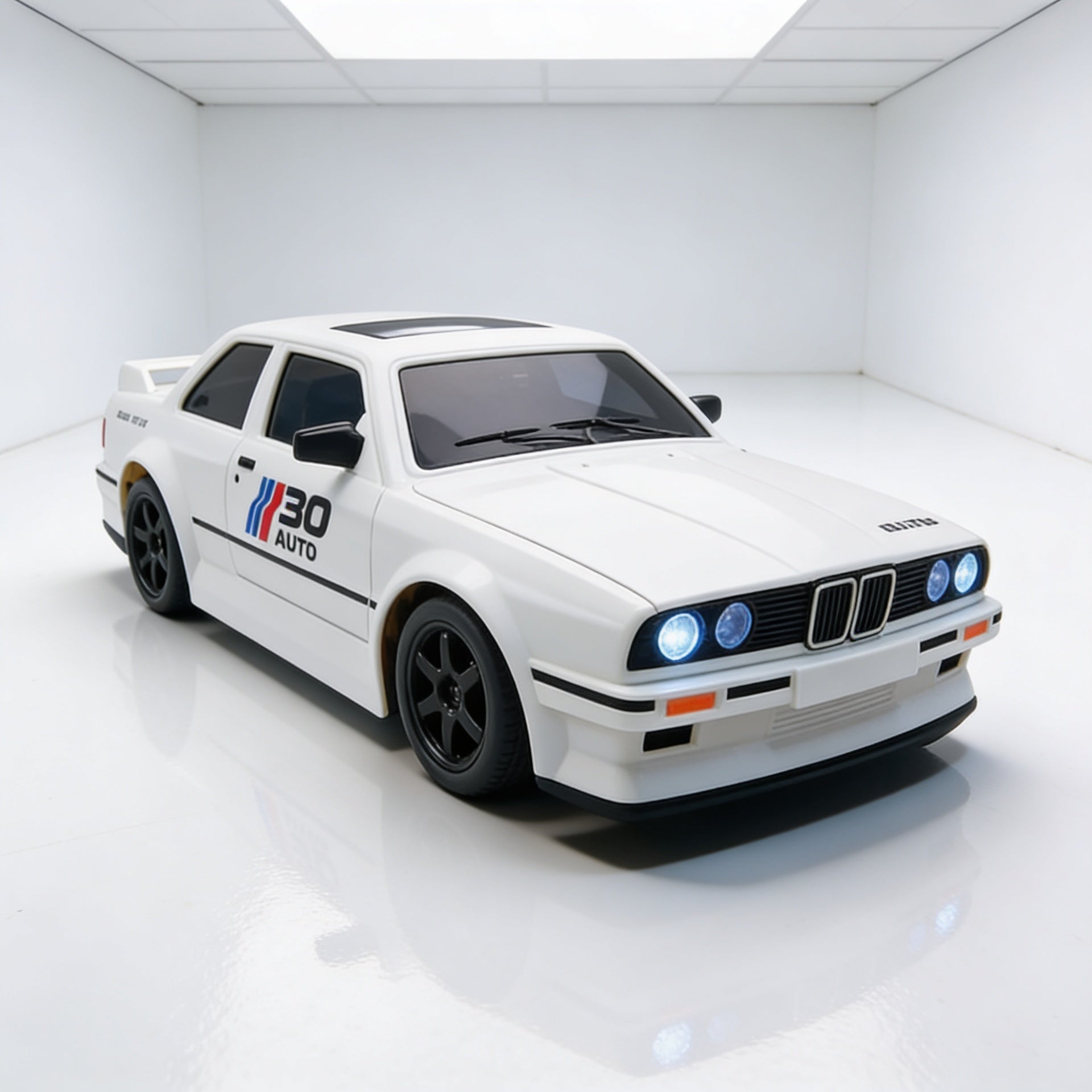 Voiture RC drift BMW E30 M3 1/24 vue 3/4 avant