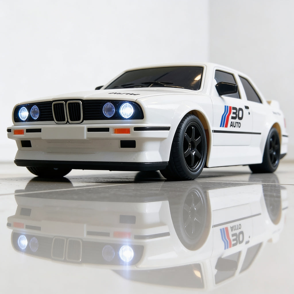 BMW E30 RC drift 1/24 en plein dérapage