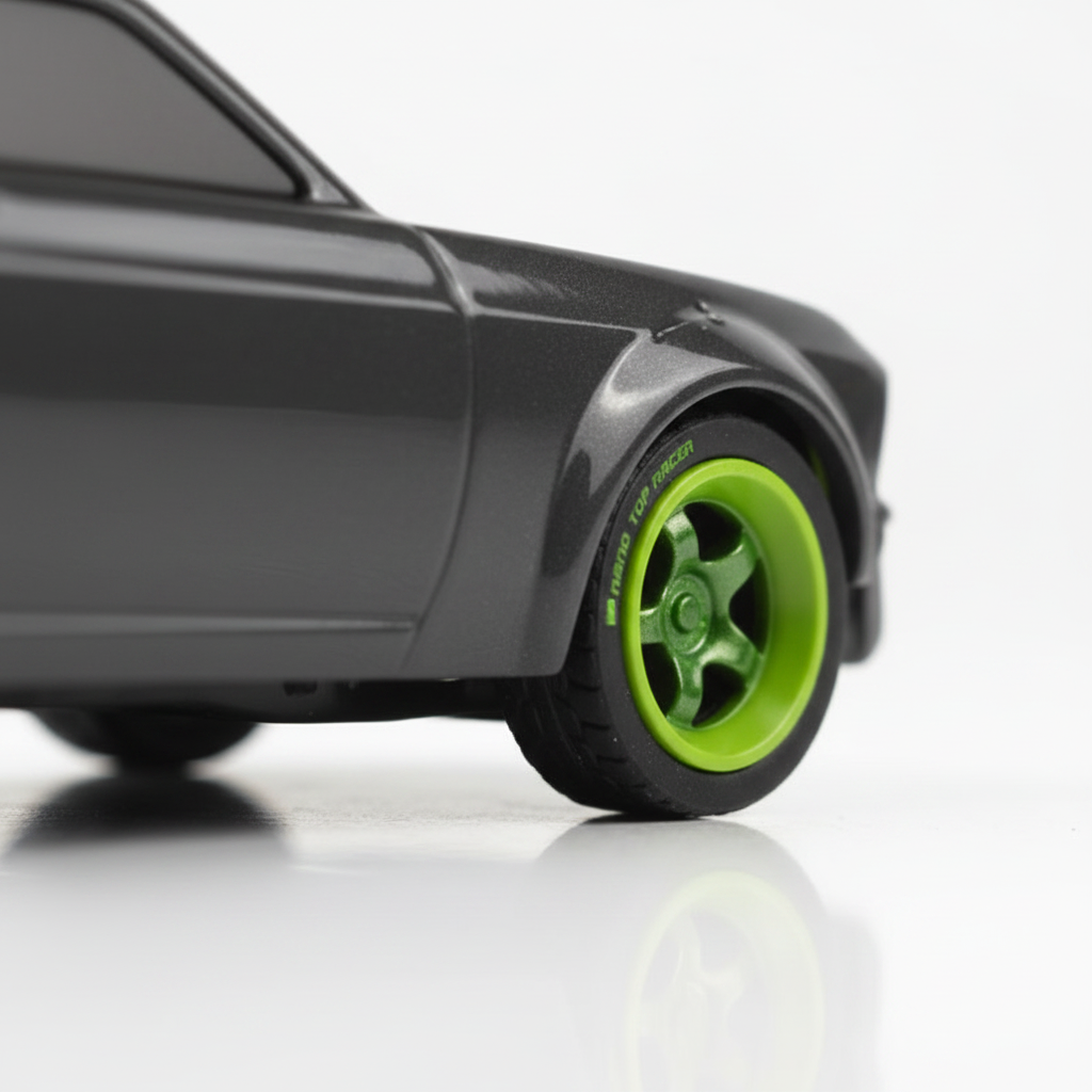 Mini RC drift HPI Nano 1/64 dans la main